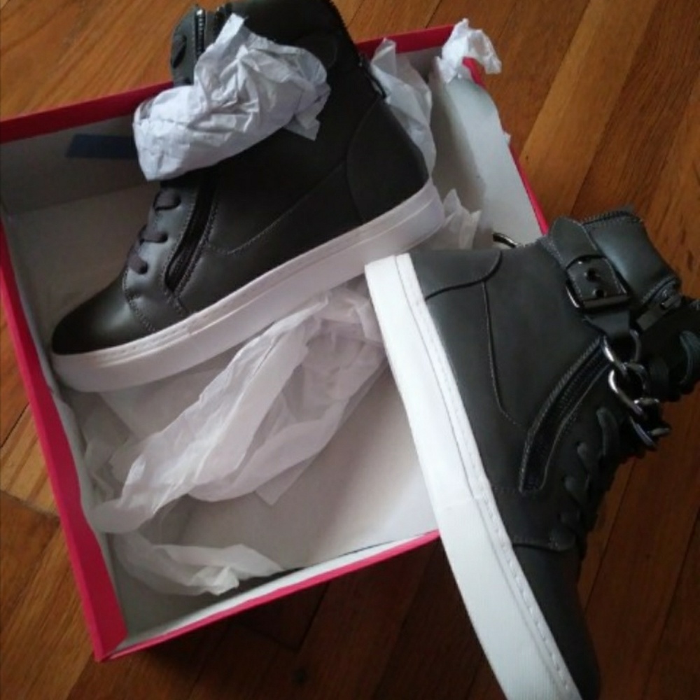 Grey leather sneakers (shoe dazzle) size 8